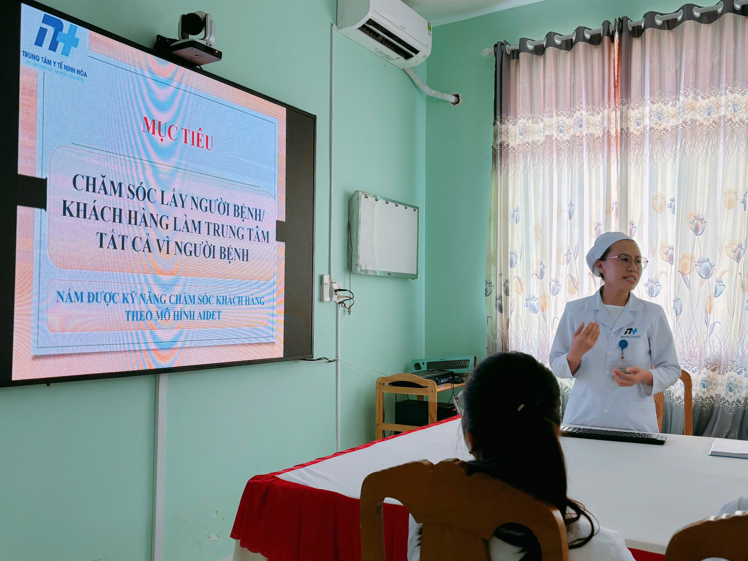 Ninh Hòa: Tập huấn quy tắc ứng xử và kỹ năng giao tiếp AIDET cho nhân viên y tế